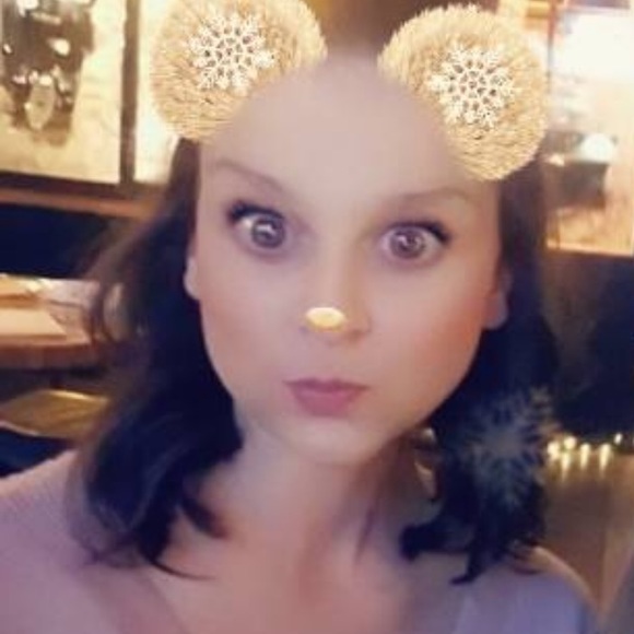 Meet your Posher, Nicole - Picture 2 of 2